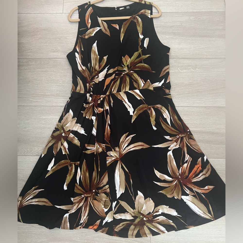 Tahari dress with pleats at side waist in xl